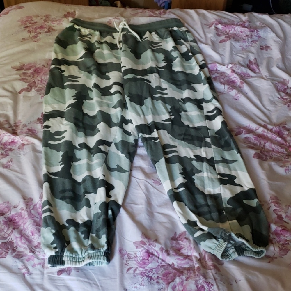 Women's camouflage jogger